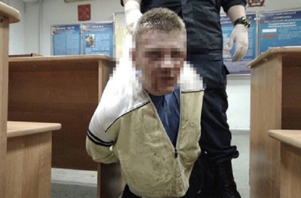 <br />
Российские полицейские избили подростка и хвастались его фотографиями<br />
