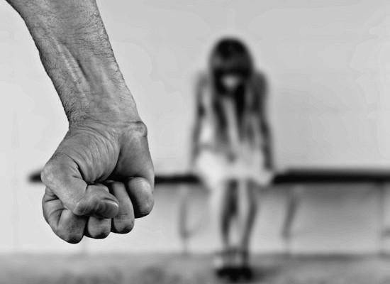 <br />
Родители изнасиловали собственную дочь<br />
