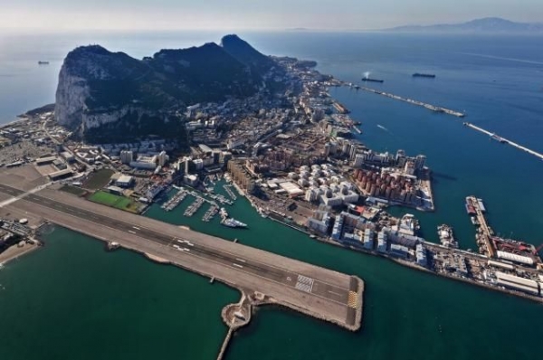 Гибралтар задержал судно, подозреваемое в поставках нефти в Сирию